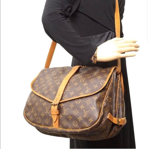 Louis Vuitton Saumer 35 Crossbody - Picture 3 of 17